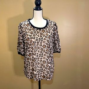 Leopard lightweight top with small puffed sleeves
